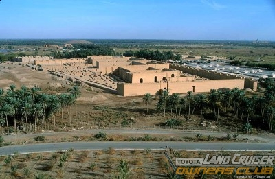 wspolczesna rekonstrukcja Babilonu. Irak 12-2003