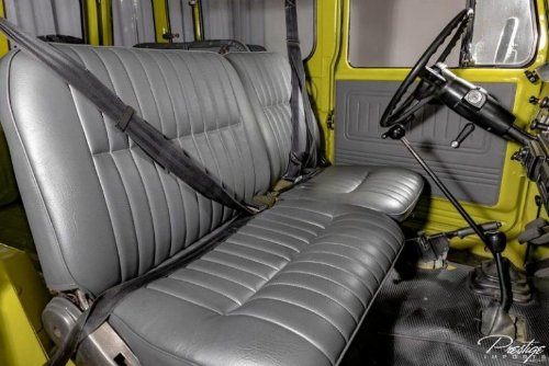 1983-Toyota-Land-Cruiser-FJ40-Interior-Cabin-Front-Seating_d-768x513.jpg