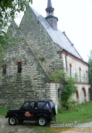 kościół we wsi Reniów tu chrzczono mojego ojca i chyba większą część mojej rodziny , dziś ruina